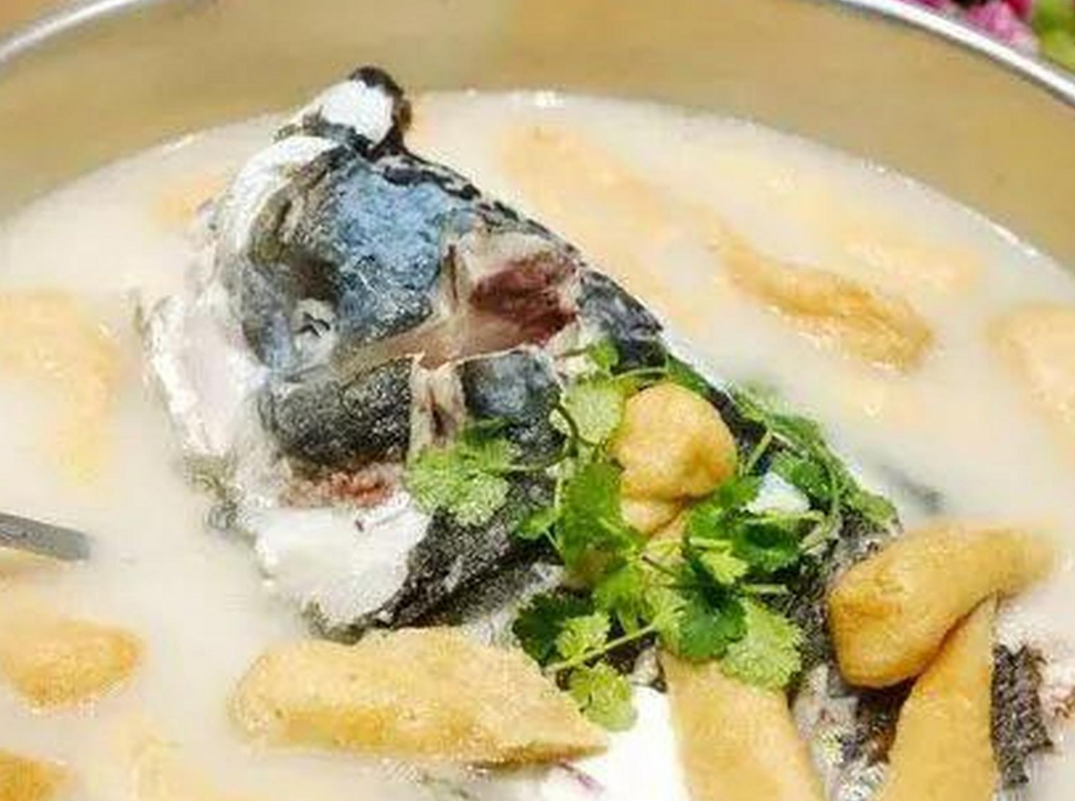 一锅煮千年：豆参与鱼头的江湖对话